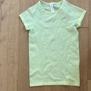 Ivivva girls Light Green Short Sleeve Shirt athlesiure 12